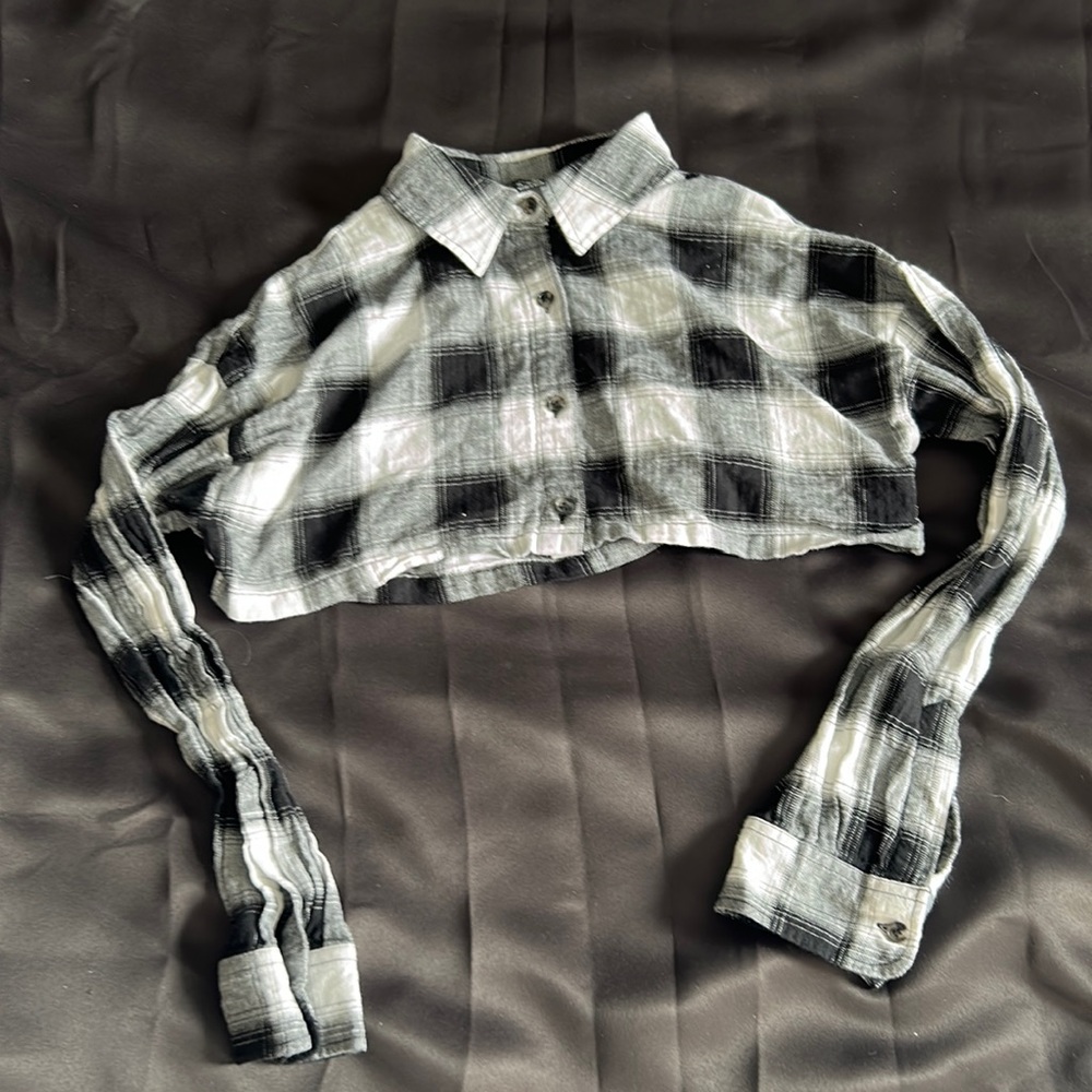 Plaid long sleeve flannel, cropped, loose at bottom.